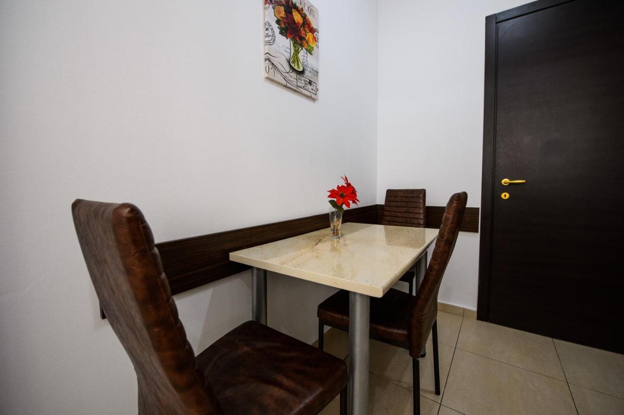 Summerland Relax Apartments Mamaia Exterior photo